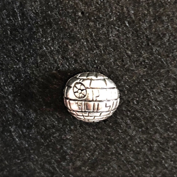 Star Wars Death Star Pin Brooch Silver Tone - Picture 1 of 4